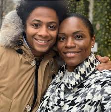 Novo namorado da Tchizé. Devo dizer que nessa imagem temos o verdadeiro  significado da permuta. A Tchizé terá sexo de qualidade, que faz mulher mãe  ficar relaxada, ter boa disposição e em