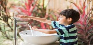 Peran orang tua dalam memberi informasi bagi anak sejak dini mengenai manfaat mencuci cara mencuci tangan yang baik dan benar. Cara Mengajarkan Anak Mencuci Tangan Yang Benar