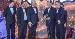 Dato' sri or dato' seri is the highest state title conferred by the ruler on the most deserving recipients who have contributed greatly to the nation or state. Vincent Tan And Brother Danny Tan Among Recipients Of Hokkien Associations Awards