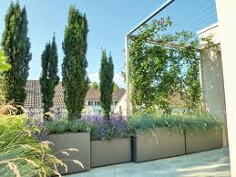 Terrassenbepflanzung Praktische Tipps Und Kreative Ideen Pflastern Balkonpflanzen Garten Si Plants Backyard Landscaping Designs Small Backyard Landscaping