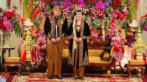 Provinsi jawa tengah terdiri dari 35 kabupaten. Anggunnya Kahiyang Ayu Dalam Busana Pengantin Jawa Klasik