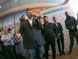 Картинки по запросу Фото с площади Екатеринбурга с Навальным