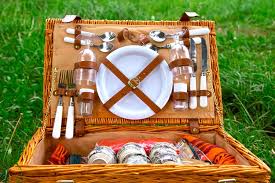 Für weniger verpackungsmüll und mehr genuss kannst du alles zuhause perfekt vorbereiten, was ihr für ein leckeres und gesundes picknick dabei haben möchtet. Das Perfekte Picknick Ideen Und Rezepte Edeka Wucherpfennig