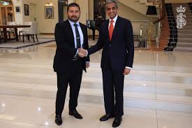 Enamorado del fútbol, se ha codeado con cristiano ronaldo y quiere aterrizar en mestalla para 'salvar' al club che. Hrh Crown Prince Of Johor On Twitter Hrh Major General Tunku Ismail Ibni Sultan Ibrahim Crown Prince Of Johor Was Visited By H E Vanu Gopala Menon Singapore S High Commissioner To Malaysia On