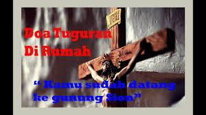 Dalam ibadat tuguran banyak terjadi suasana hening untuk melakukan renungan dan refleksi. Doa Tuguran Di Rumah Doa Katolik Youtube