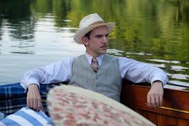 Бывшая с того света оригинальное название: Dan Stevens Summons A Ghost In Exclusive Blithe Spirit Clip