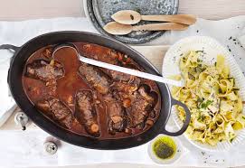 Rindsrouladen Mit Bandnudeln In Mohnbutter Frisch Gekocht Rezept Rindsrouladen Rinder Rouladen Leckeres Essen