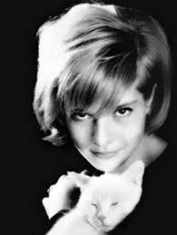 Sylvie Vartan Sylvie George Vartan 15 Sierpnia 1944 Celebrities With Cats Cat People Cats