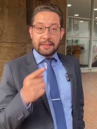 🎥 ¡Atención empresarios y empleadores! 🔹 En este video, el Dr. Daniel  Ardila, abogado laboral de Domo Jurídico, te explica por qué muchas  empresas están cometiendo errores graves al no seguir el ...