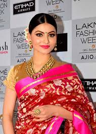 urvashi rautela height weight body statistics boyfriend