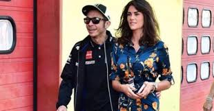 Valentino rossi, la dedica della fidanzata su instagram: Sanremo 2020 Francesca Sofia Novello E Le Parole Del Suo Amico Jonathan Kashanian E Li Solo Perche E La Fidanzata Di Valentino Il Fatto Quotidiano