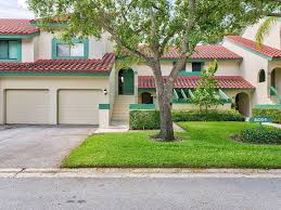 8 Lexington Lane E #B, Palm Beach Gardens, FL 33418