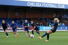 Foden's precise finish from de bruyne's low cross doubled their tally three minutes later. Chelsea 3 1 Manchester City Women S Super League As It Happened Football The Guardian