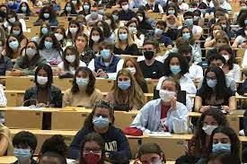 Reunion obligatoire de pre rentree : Universite De Poitiers Les Etudiants Tous Masques Et Presents Dans Les Amphis Pour La Rentree