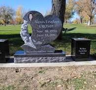Crosby Heart Shaped Monument With Carving - Morris Monument