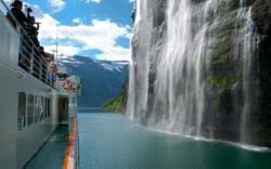 Det går dagliga expressbussar till geiranger från oslo, trondheim och bergen. Geiranger Trollstigen The Atlantic Road