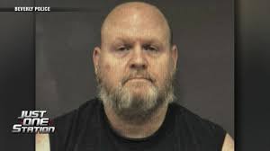 Man pulls out gun, threatens woman looking for her cat in Beverly