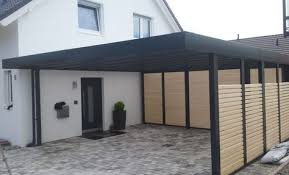 Doppelcarport Stahl Mit Abstellraum Und Sichtschutz Aus Transparenter Holzlattung Stahlcarport Hauswand Carport Modern