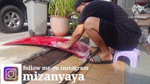 Aku lihat lelaki gendut itu tersenyum kecil. Cara Cara Spray Bonet Kereta Youtube