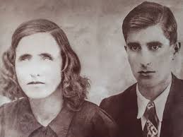 Kết quả hình ảnh cho người vợ mù đi với chồng