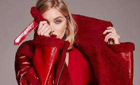 She began her modeling career after winning a modeling beauty contest in prague in 1989, at the age of sixteen. Elsa Hosk Design Scene