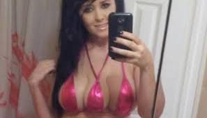 Plus de 479 903 sapin images à choisir, sans inscription nécessaire. Femme A 3 Seins Poitrine Et Monstruosite Les Deux Recettes Du Succes De Ce Canular Le Plus