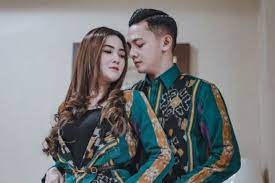 Heboh bukti suami nella kharisma murtad. Nella Kharisma Dan Dory Harsa Nikah Di Gereja Netizen Pertanyakan Agama Sang Suami Tabloidbintang Com