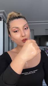 mişşha Jel Highlighter ile Islak Görünüm Makyajı