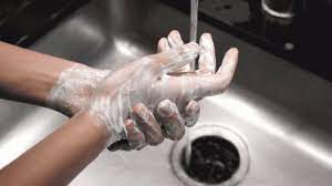 Gambar kartun anak lucu yang ditarik tangan menjawab. Hand Wash Gifs Tenor