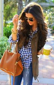 Herbst Look 2016 Kariertes Hemd In Weiss Kombiniert Mit Einer Weste Mode Modestil Mode Herbst