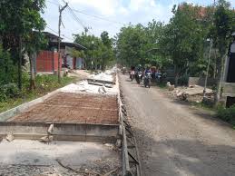 Harap di cermati info listrik gratis dan diskon. Pembangunan Jalan Di Kepohbaru Dan Baureno Digelontor Dana Rp 108 Miliar Klikjatim Com