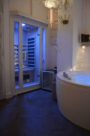 Chambre A Louer A La Nuit Dans Le Centre Historique D Aix En Provence Sauna Et Baignoire Balneo Jacuzzi Privatifs B Chambre A Louer Decoration Maison A Louer