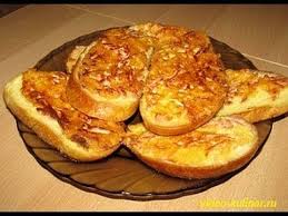 горячие бутерброды с колбасой сыром и яйцом на сковороде Grenki S Kolbasoj I Syrom Velikolepnoe Ugoshenie K Utrennemu Kofe Ili Chayu Gotovitsya Ochen Prosto I Dovolno Bystro Grenki V 2020 G Recepty Zavtrak Idei Dlya Zavtraka