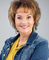 Lisa Klassen's Instagram, Twitter & Facebook