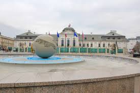 Das rathaus, der martinsdom oder das michaelertor sind nur drei der sehenswerten orte im zentrum von bratislava. Top 15 Sehenswurdigkeiten In Bratislava Placesofjuma