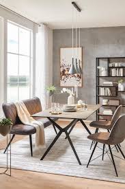 Modernes Esszimmer Mit Stuhlen Und Und Esstisch Aus Metall Modernes Esszimmer Esszimmer Esstisch