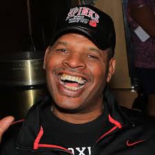 Neon" Leon Spinks flashes his famous toothless smile after defeating  Muhammad Ali for the heavyweight championship in 1978.