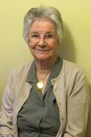 Heartbreaking moment carer reads family's goodbye letter to grandmother