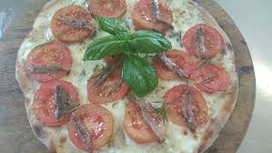 Cavolfiore al forno con pomodoro e mozzarella. Pizza Ai Cereali Con Mozzarella Alici E Pomodoro A Fette Silvio Cicchi