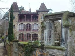 Ile Barbe Ile A Lyon France L Ile Barbe Est Une Ile Situee Au Milieu De La Saone Dans Le 9ᵉ Arrondissement De Lyon Da Ville Francaise Route De France France
