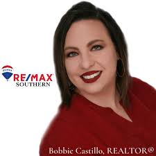 Bobbie Castillo's Instagram, Twitter & Facebook