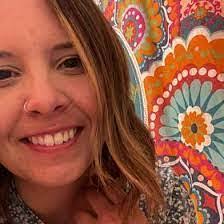 Sara Prust's Instagram, Twitter & Facebook