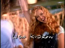 وعلى الرغم من أن روس عالم ولديه الكثير من المصطلحات. Lisa Kudrow Phoebe In Friends Now And Then