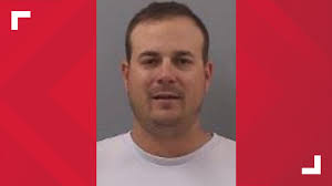 Tennessee man charged with impersonating defense attorneys