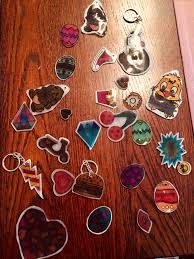 Basteln Mit Kindern Schrumpffolie Basteln Mit Kindern Basteln Schlusselanhanger Basteln