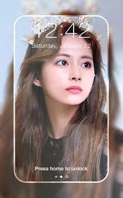 Tzuyu tayvanda doğup büyüyen bir kız ve kendi milletinin bayrağını tutması gayet normal bir durum. Twice Tzuyu Wallpaper Kpop Hd New For Android Apk Download