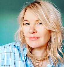 Happy birthday Kelly Clarkson 🥳 Bold, brilliant, and completely in a  league of her own✨ #kellyclarkson #singer #songwriter #birthday #music  #entertainment #pop