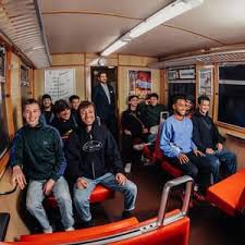 Bhz ist eine musikgruppe aus dem berliner stadtteil schöneberg, bestehend aus den rappern big pat, dead dawg, ion miles, longus mongus und monk. Bhz Lustig Lyrics Genius Lyrics