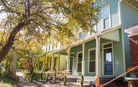 Realtyamanda Cottage Home Neighborhood A Hidden Gem On Indy S East Side Stays Close To The Action Without Jeopardi Cottage Homes The Neighbourhood Cottage