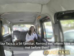 Seperti biasa, aku akan parking kereta sambil lepak di dalam kereta mendengar lagu. Budak Melayu Kongke Dalam Kereta Video Porno